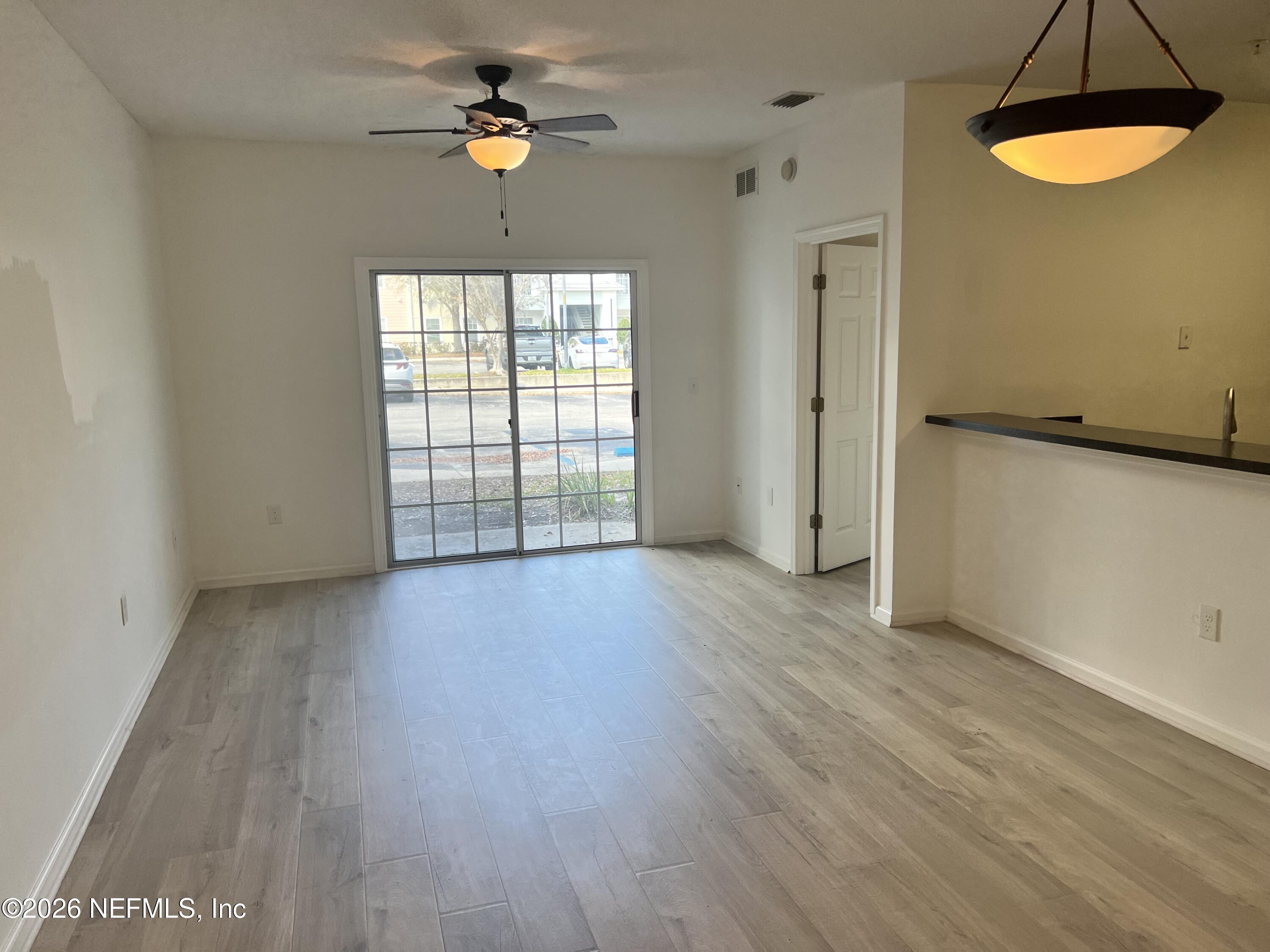 8226 GREEN PARROT Road 105