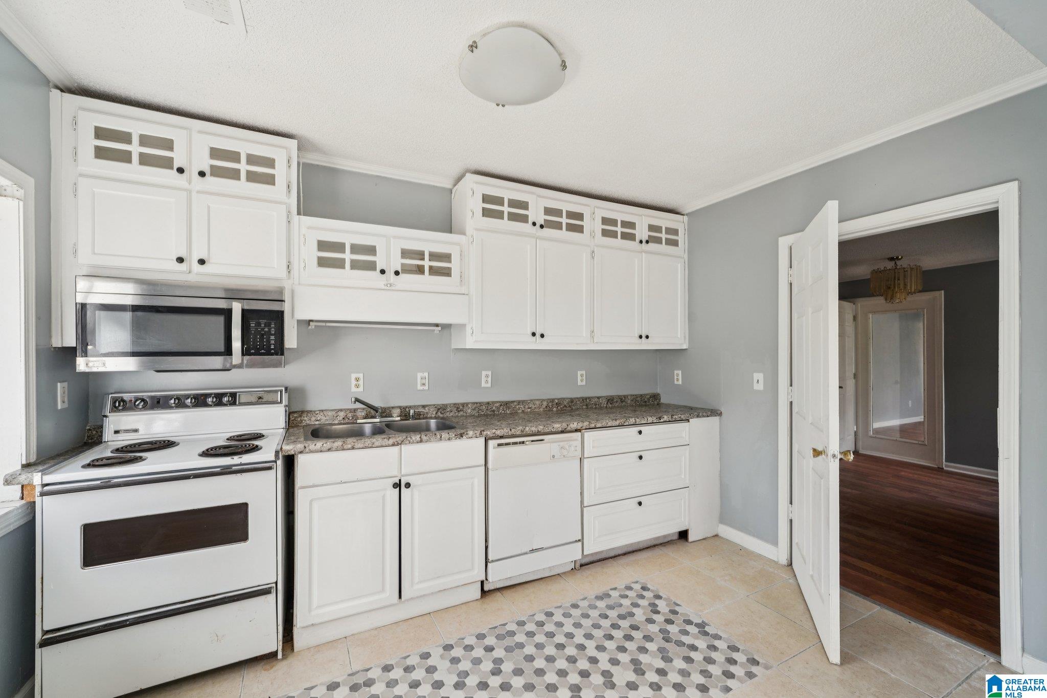 613 SHERIDAN ROAD