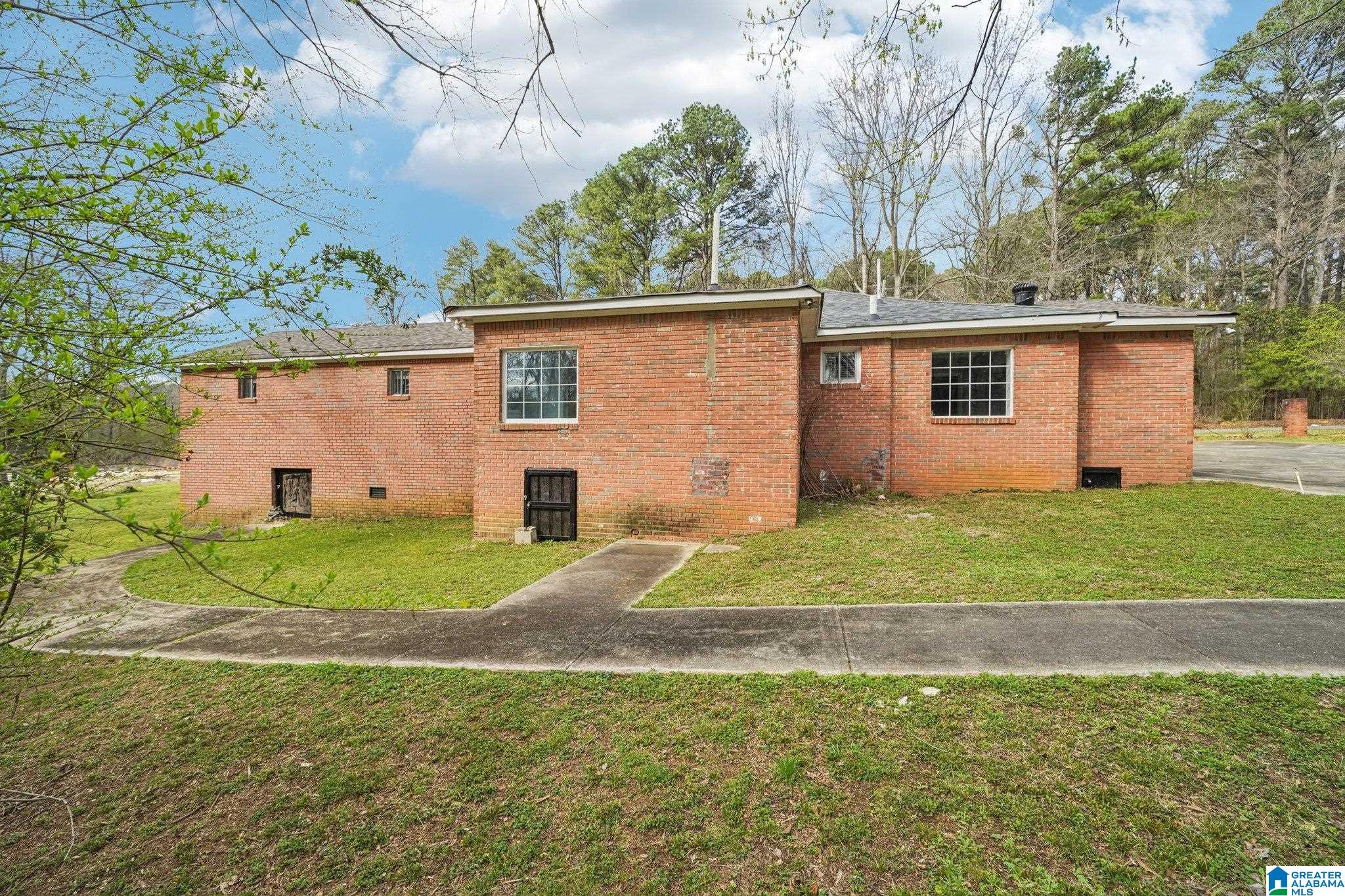 613 SHERIDAN ROAD