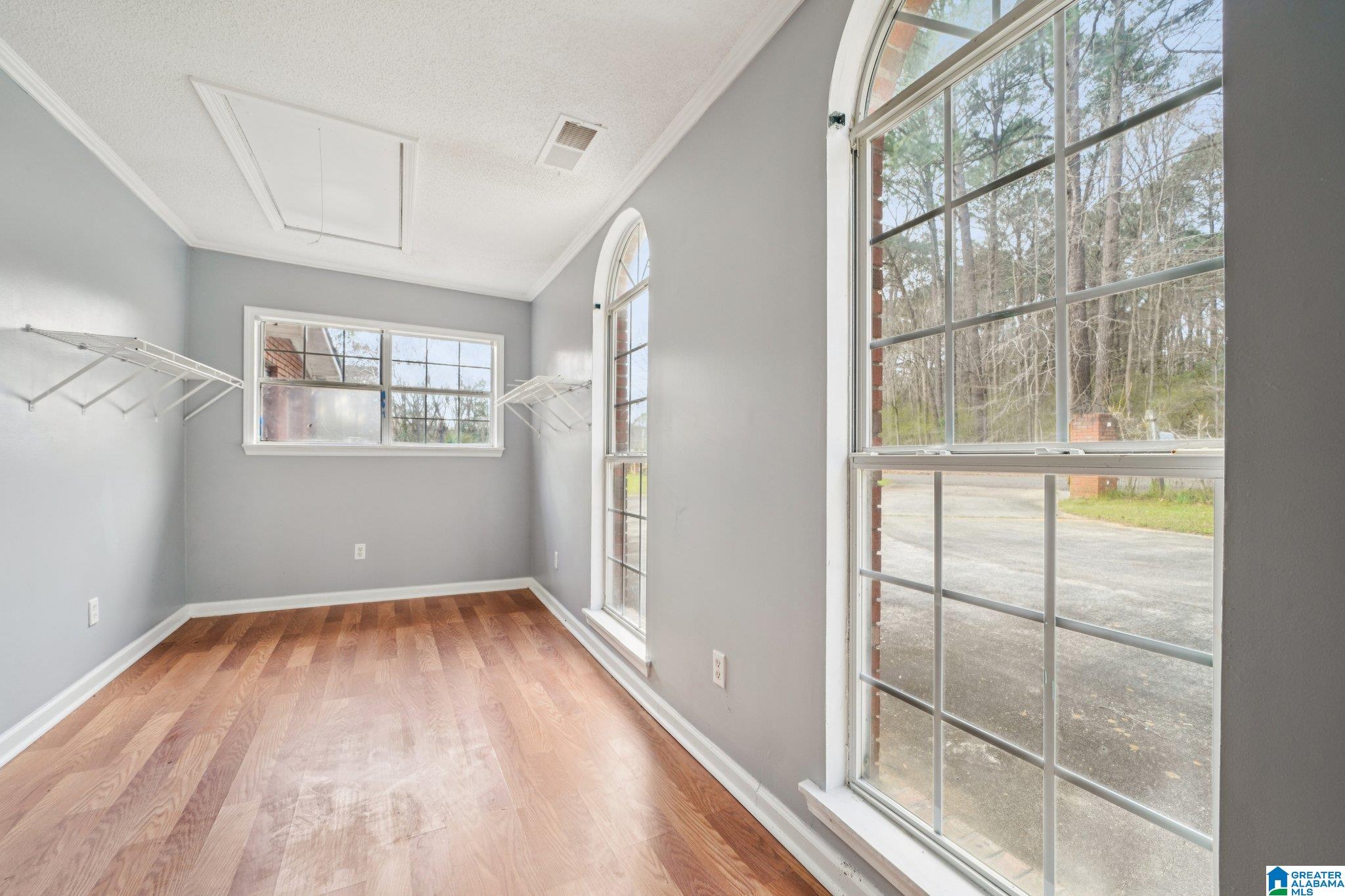 613 SHERIDAN ROAD