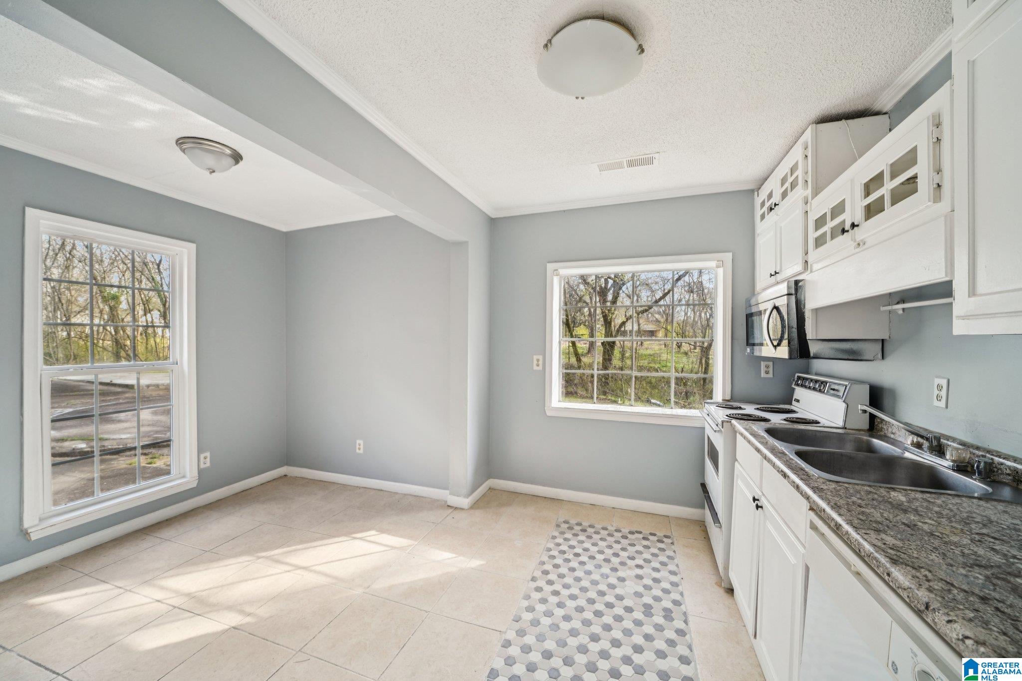 613 SHERIDAN ROAD