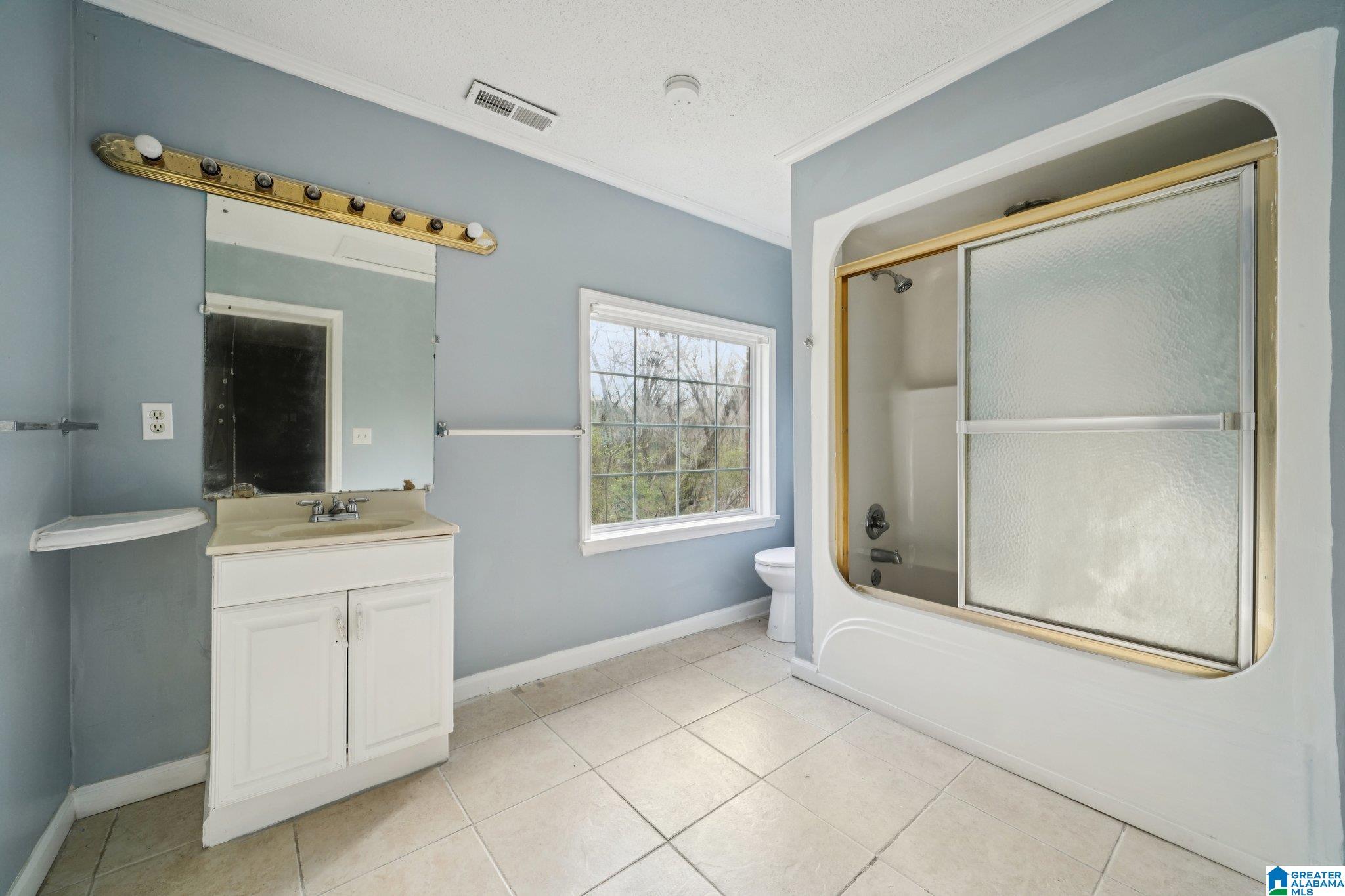 613 SHERIDAN ROAD