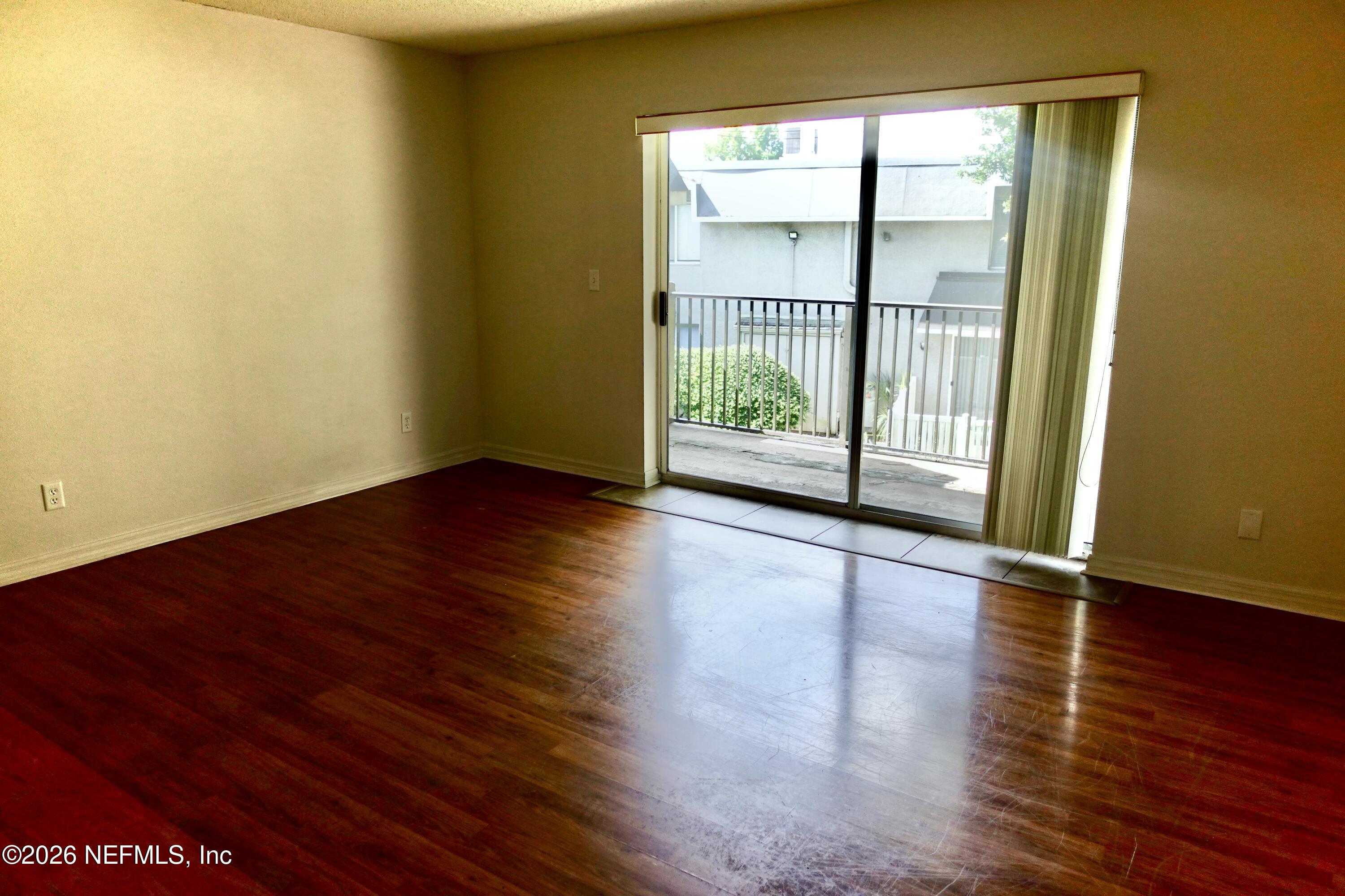 355 MONUMENT Road 20 D2