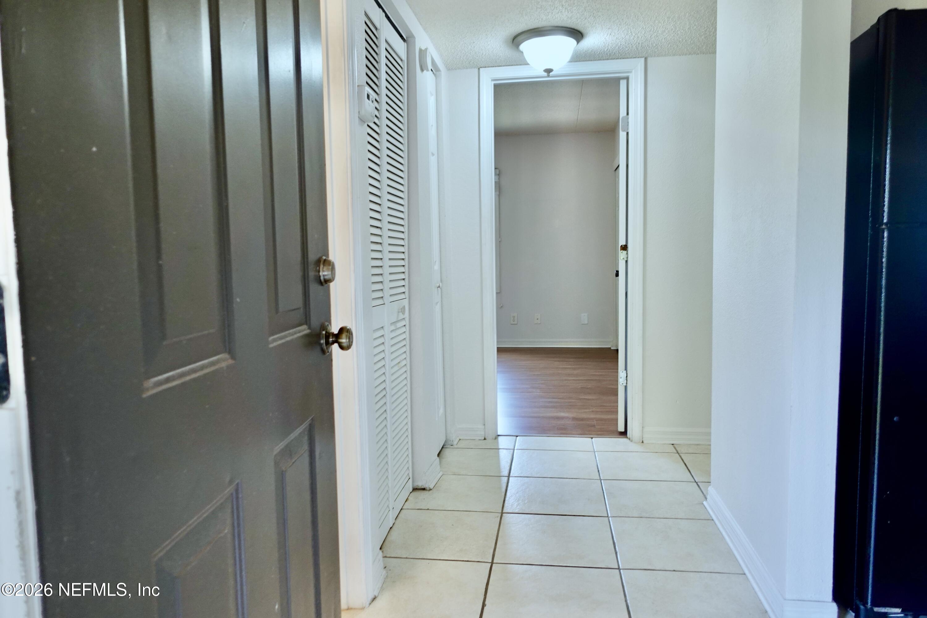 355 MONUMENT Road 20 D2