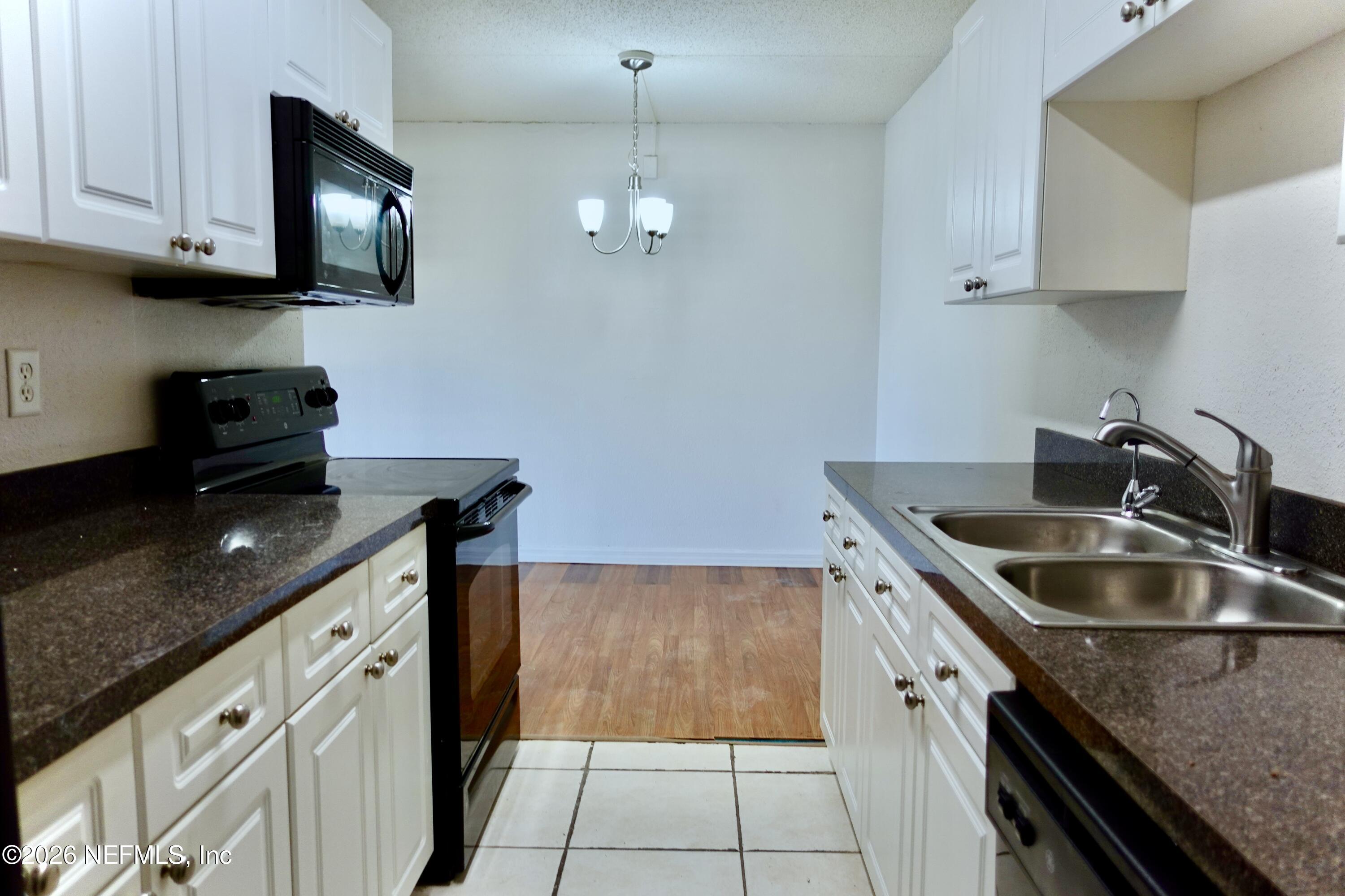355 MONUMENT Road 20 D2