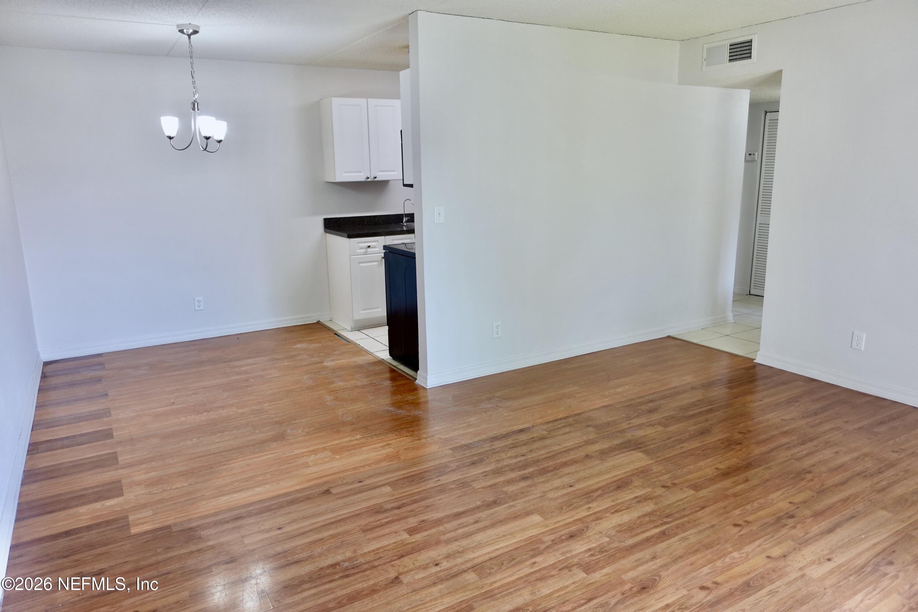 355 MONUMENT Road 20 D2