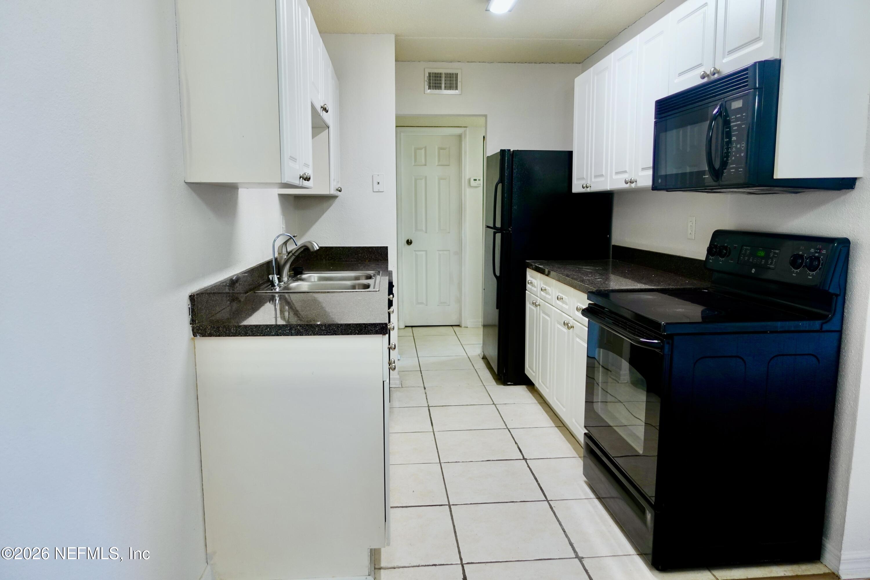 355 MONUMENT Road 20 D2