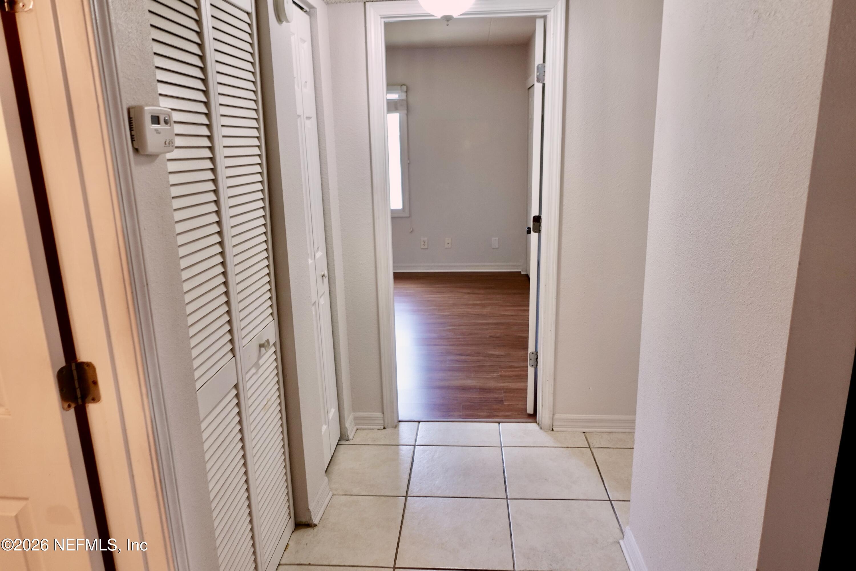 355 MONUMENT Road 20 D2