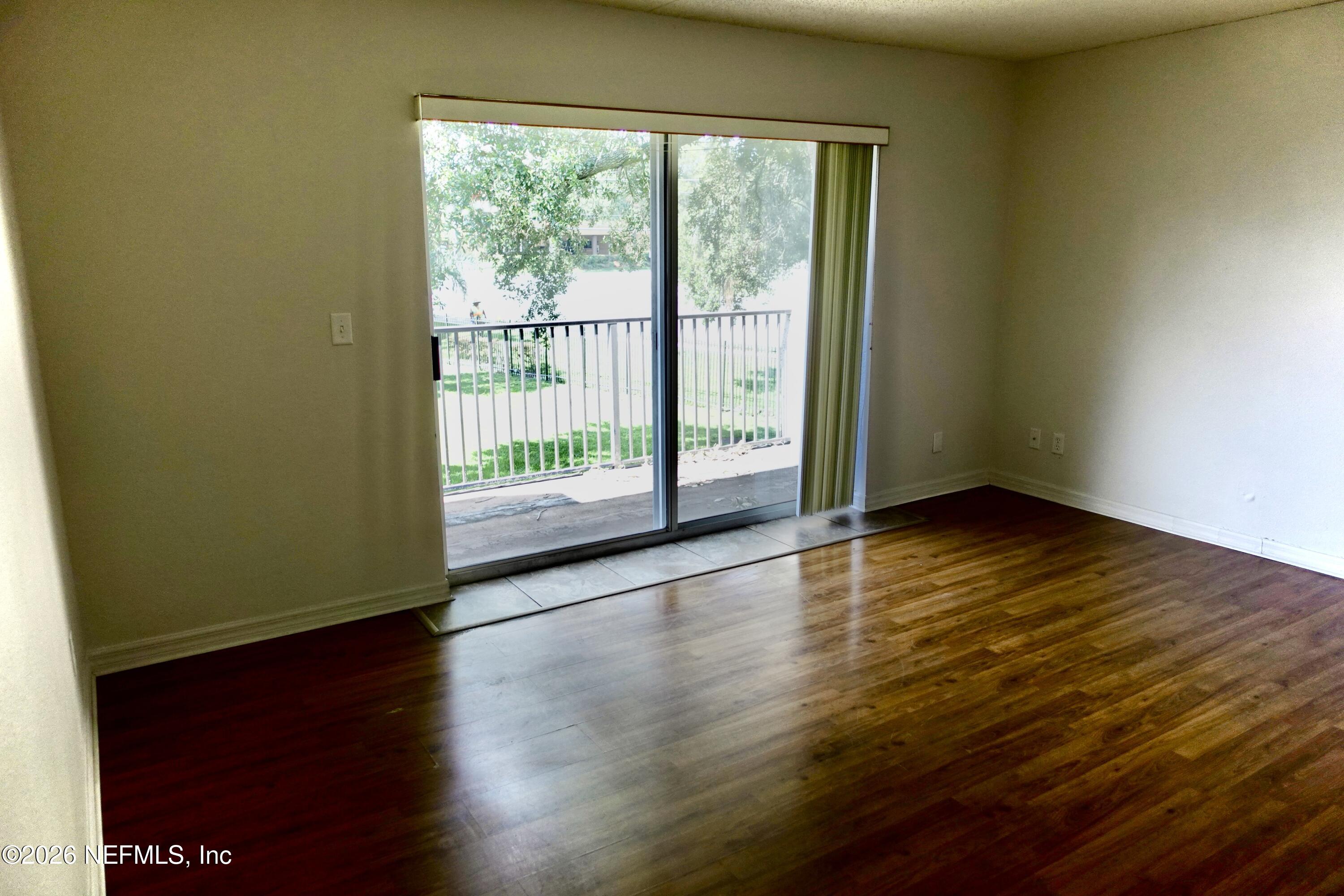 355 MONUMENT Road 20 D2