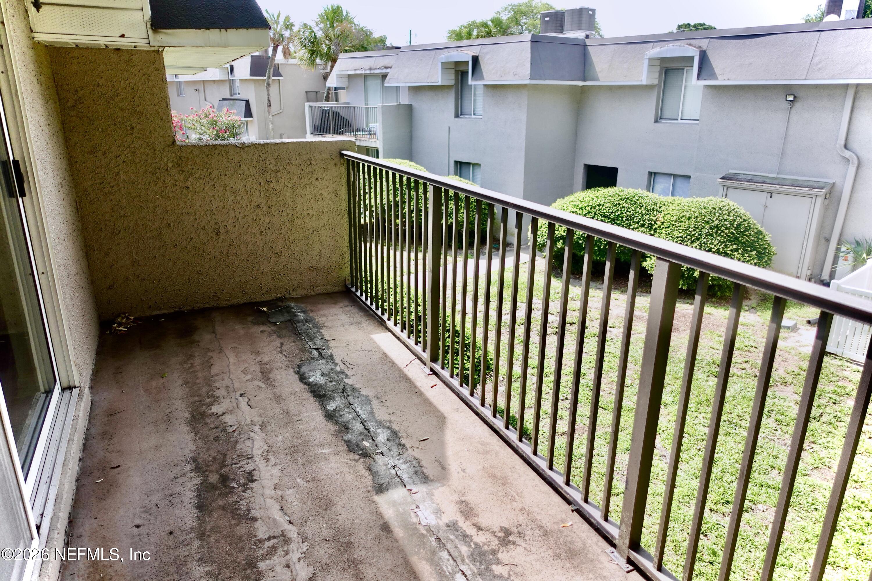 355 MONUMENT Road 20 D2