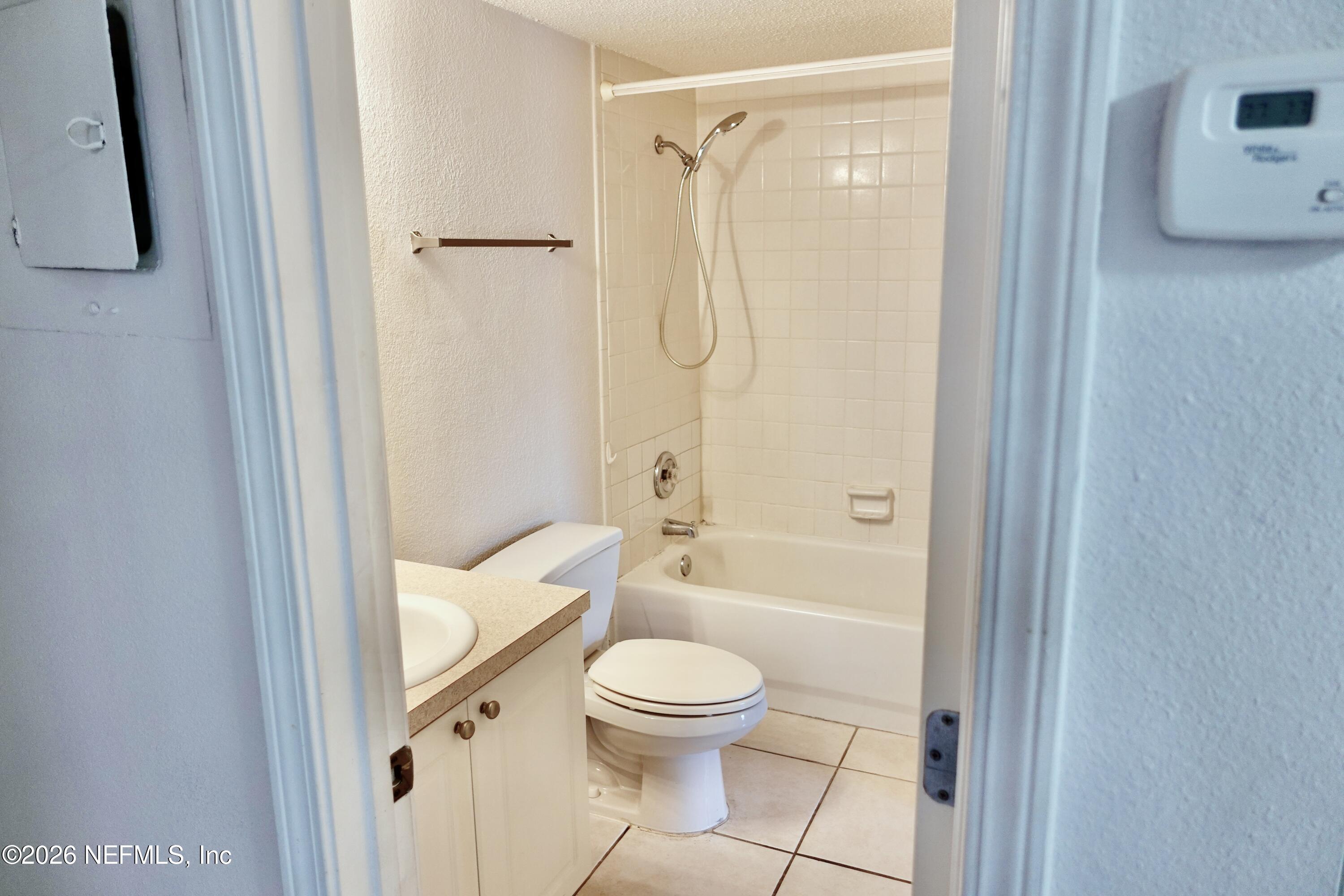 355 MONUMENT Road 20 D2