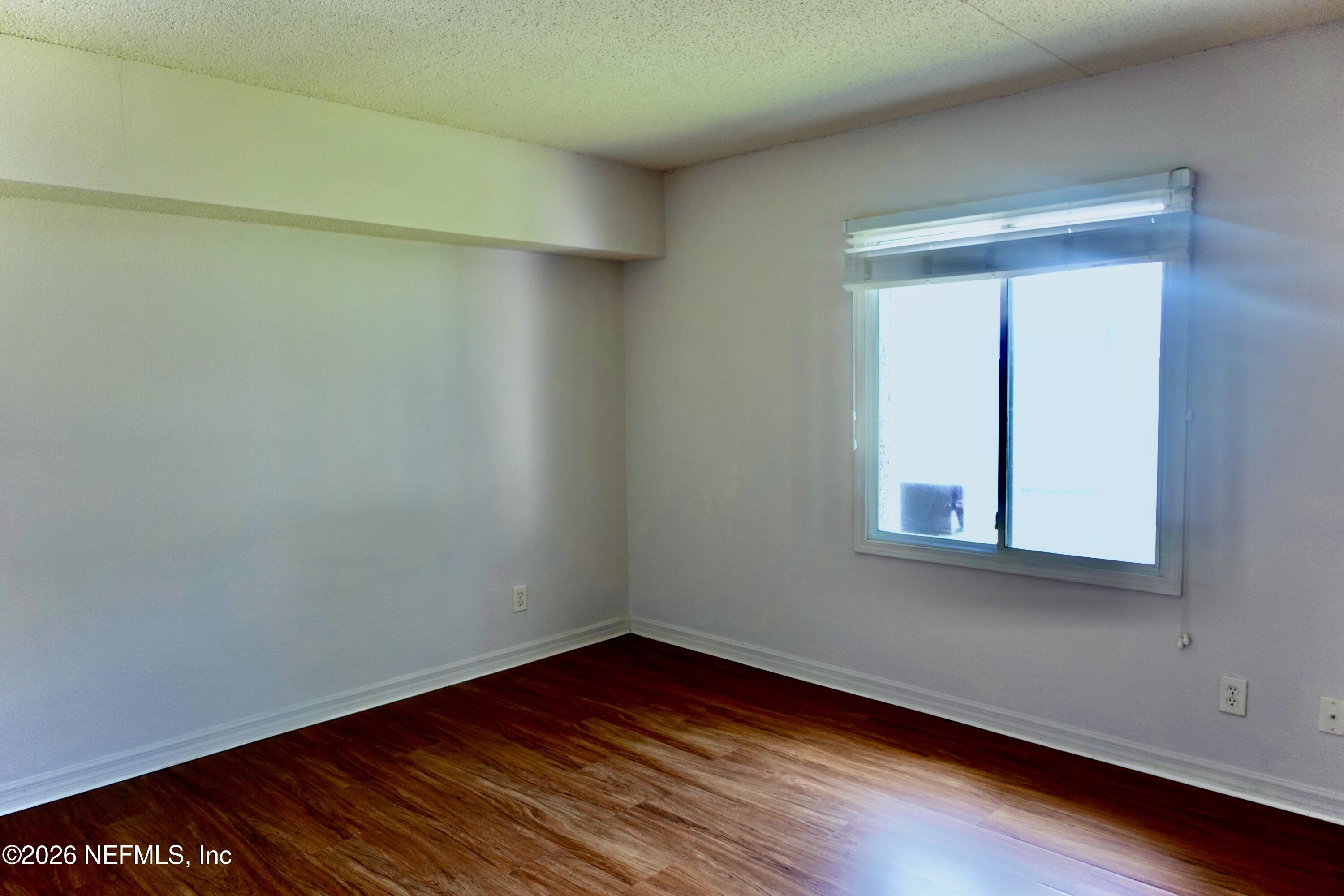 355 MONUMENT Road 20 D2