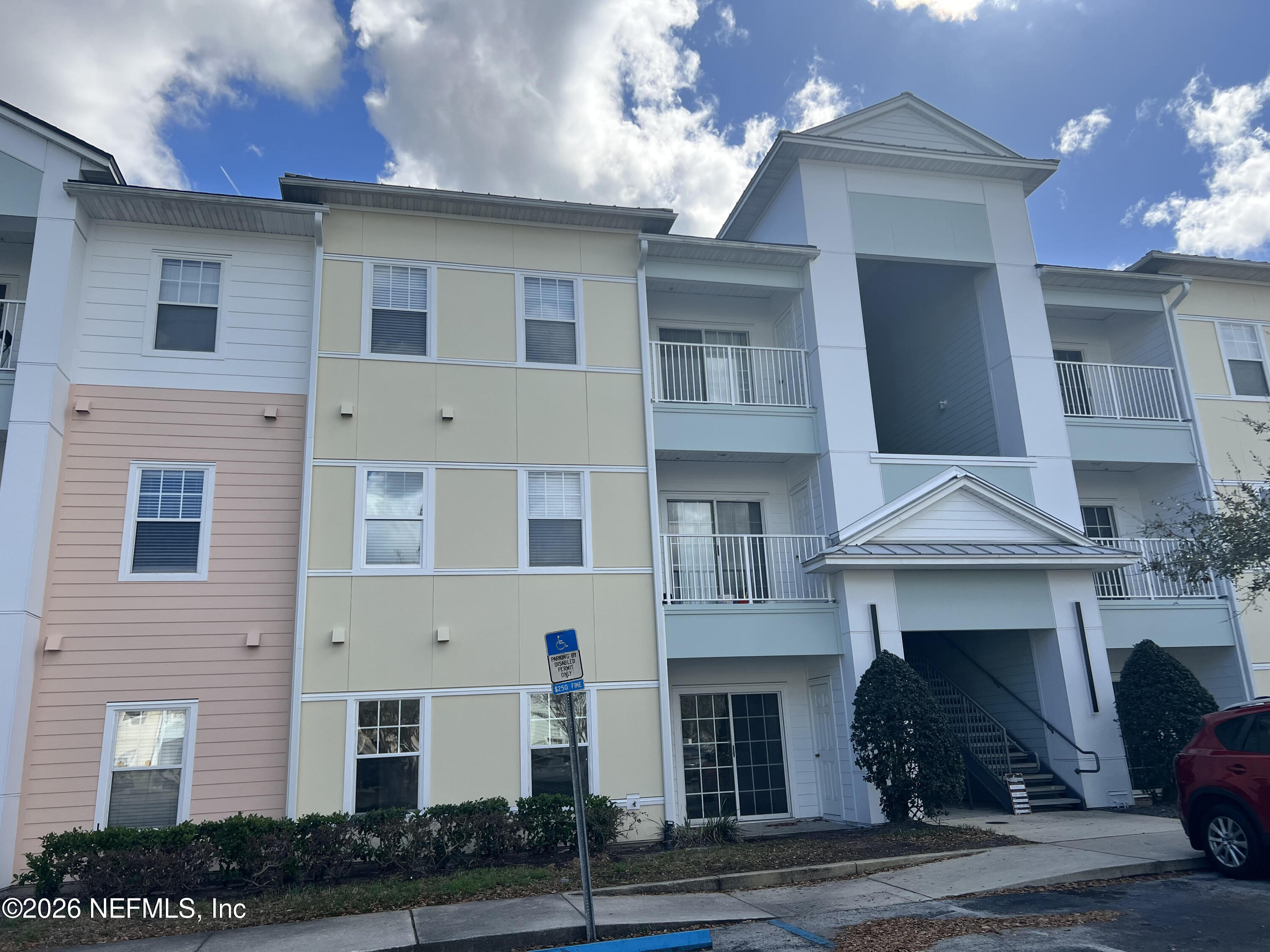 8226 GREEN PARROT Road 105