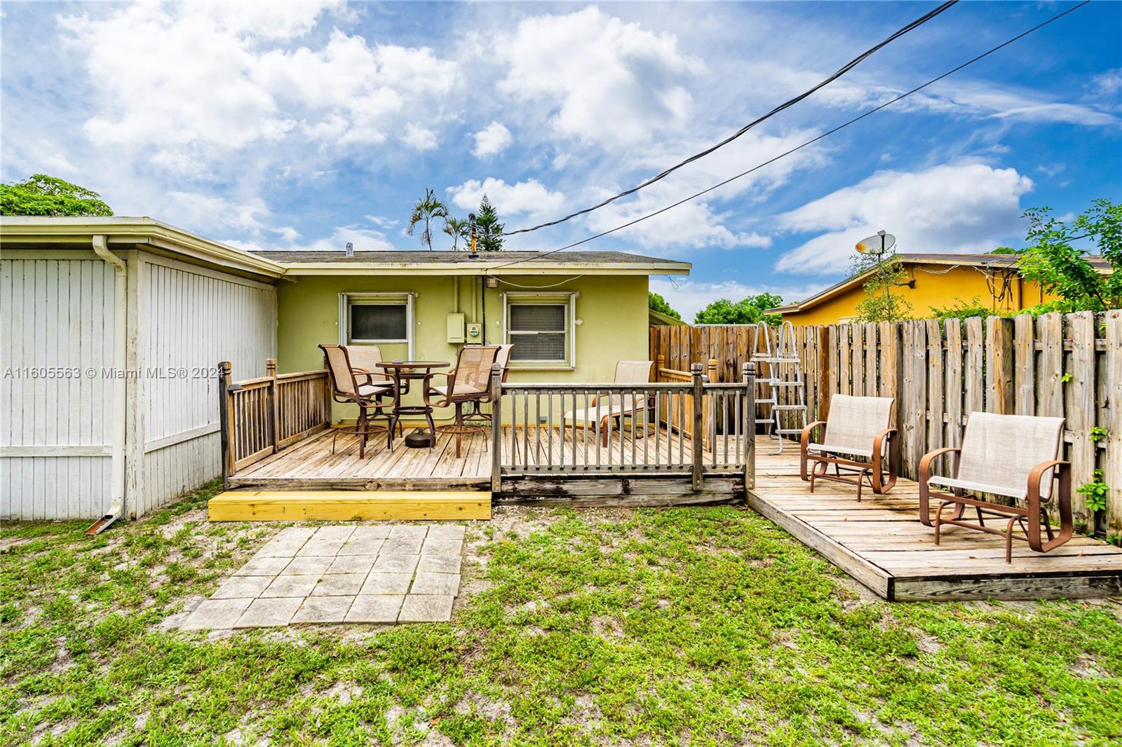 224 NE 40th St