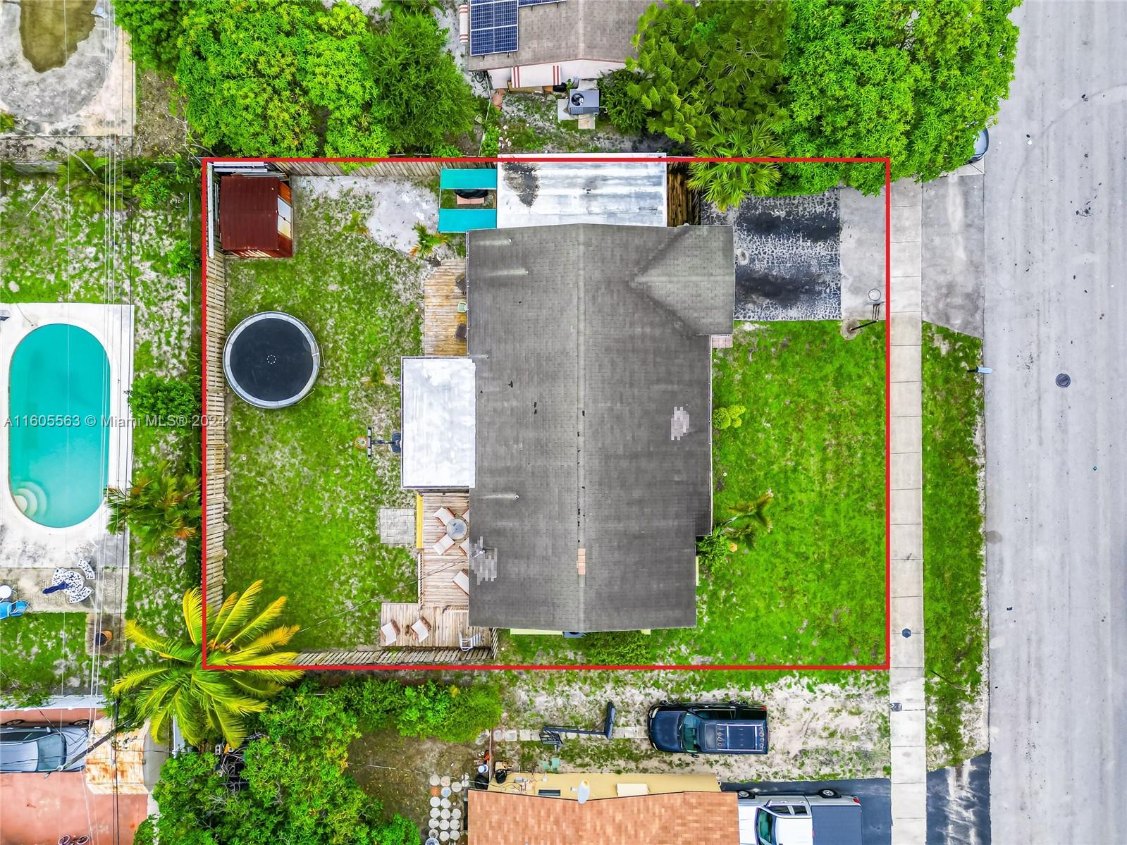 224 NE 40th St