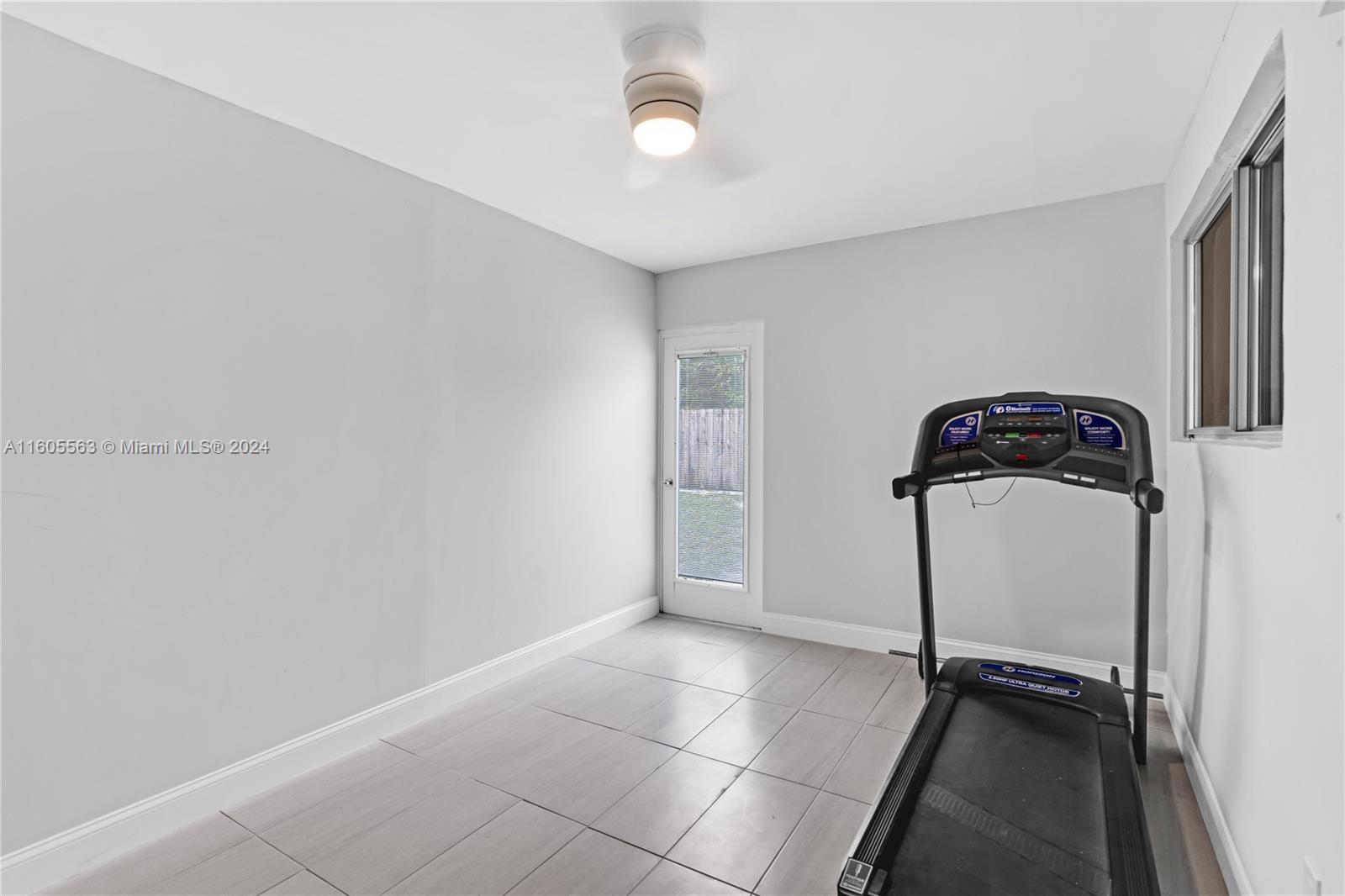 224 NE 40th St