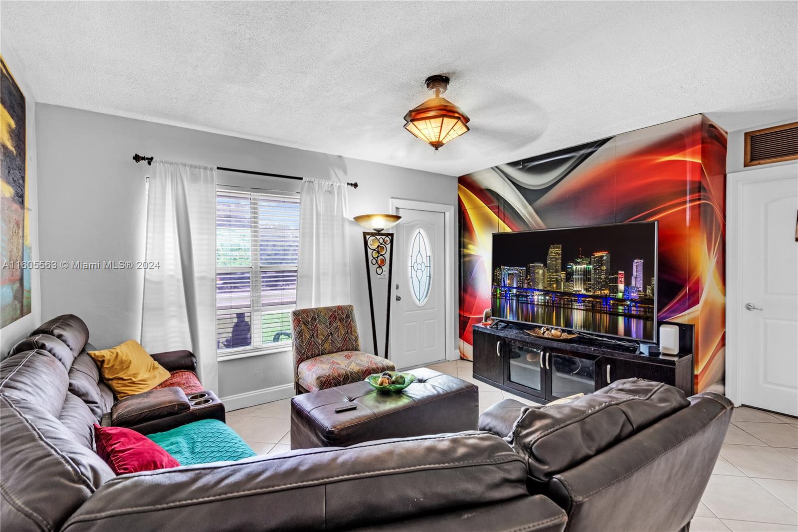 224 NE 40th St