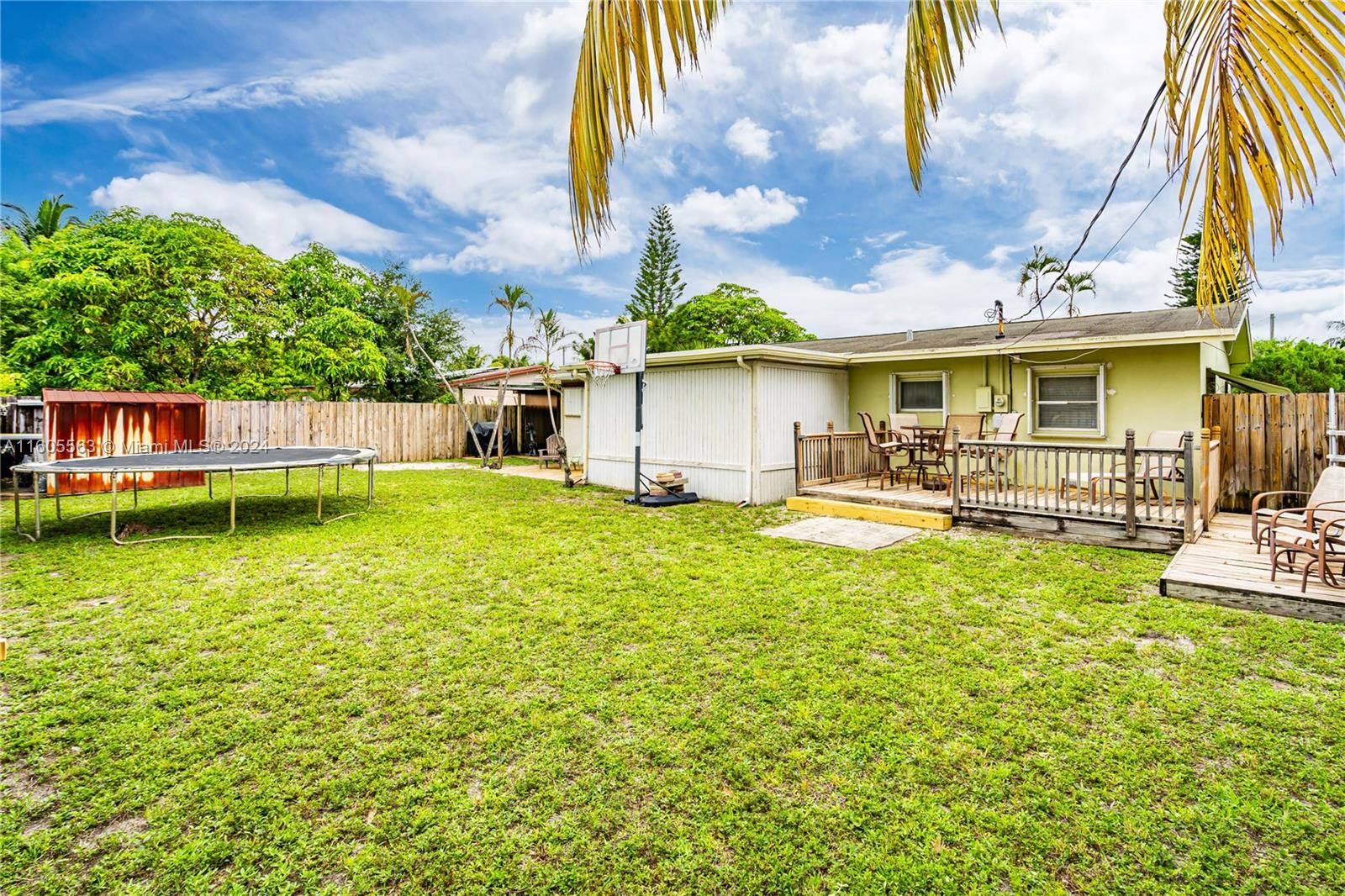 224 NE 40th St