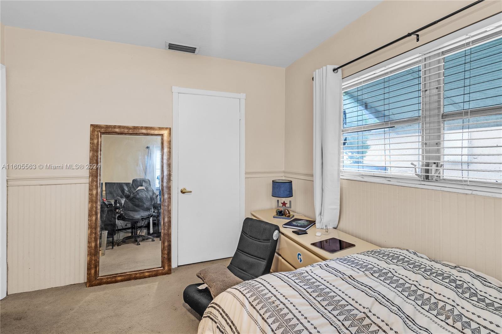224 NE 40th St