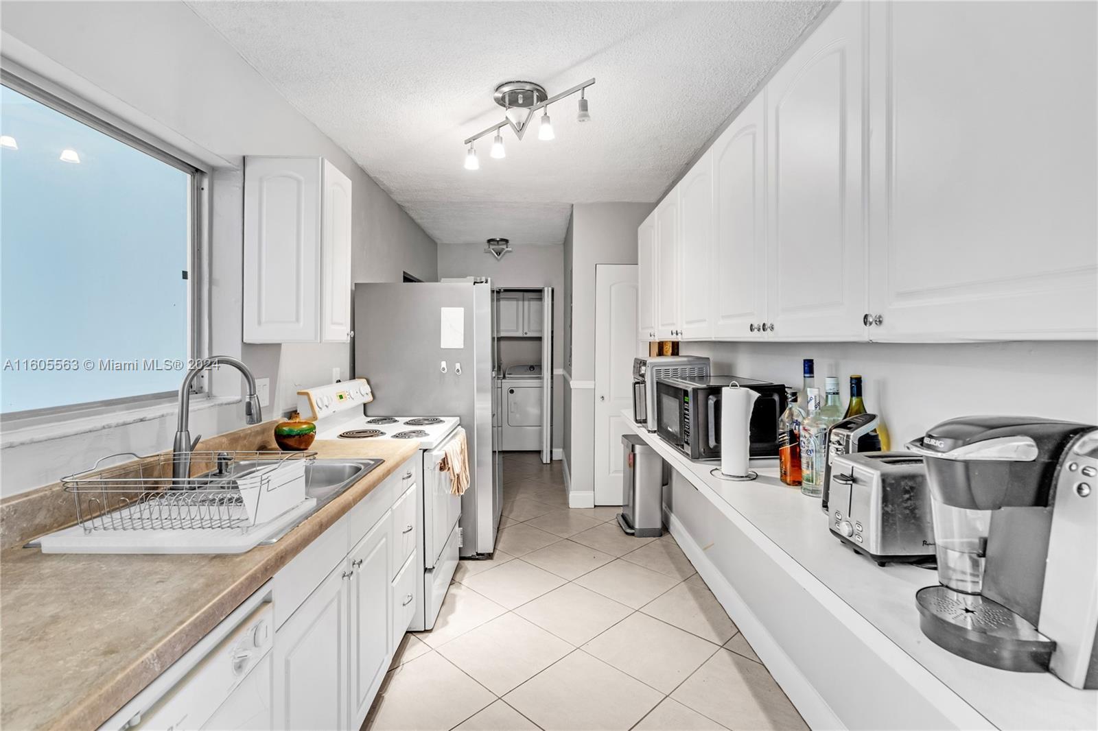 224 NE 40th St