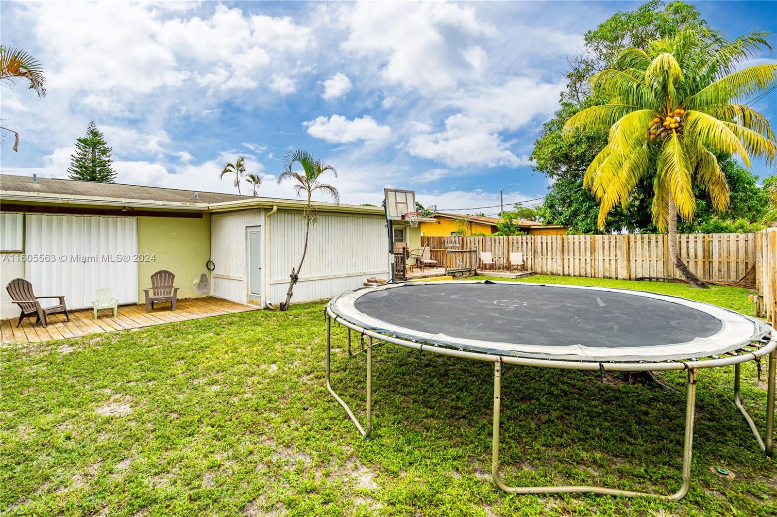 224 NE 40th St