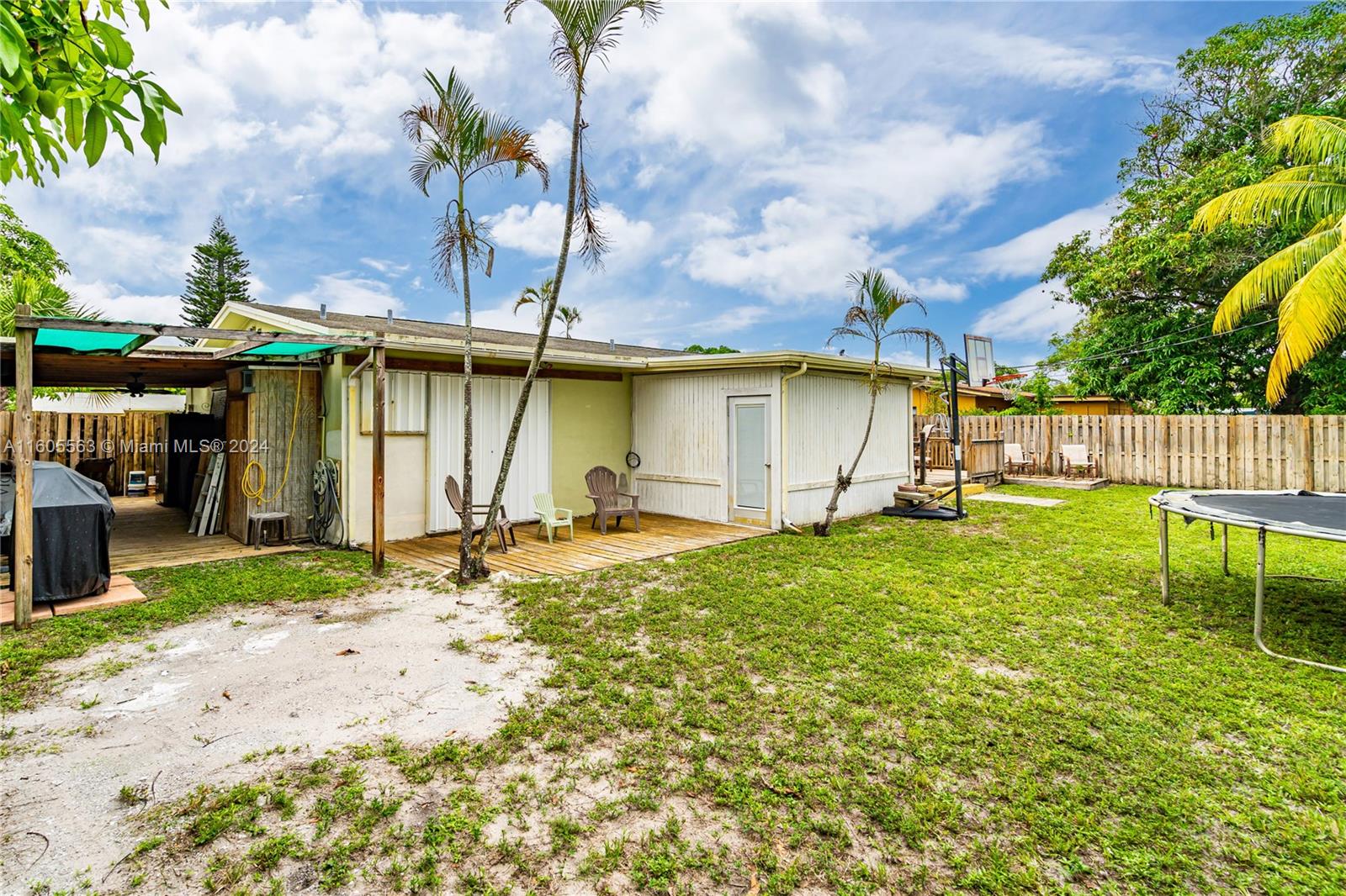 224 NE 40th St