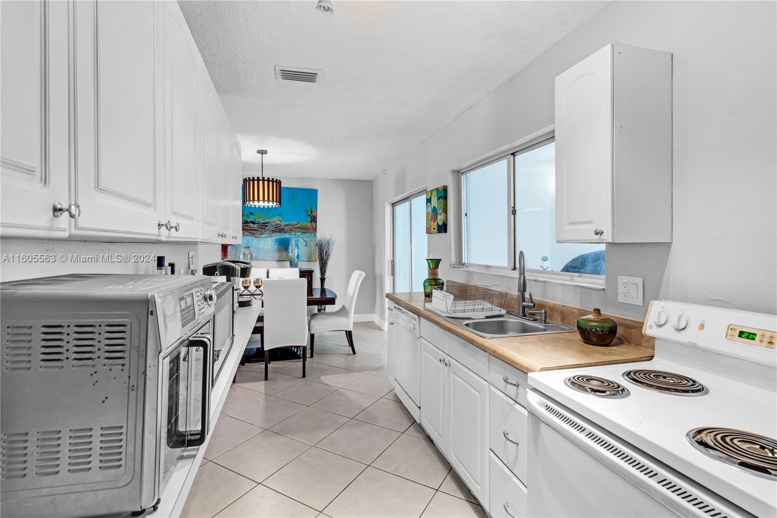 224 NE 40th St