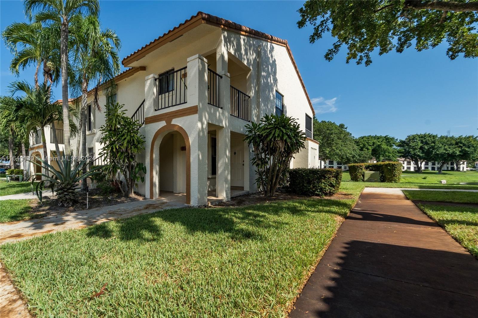 320 Olivewood Pl # 115