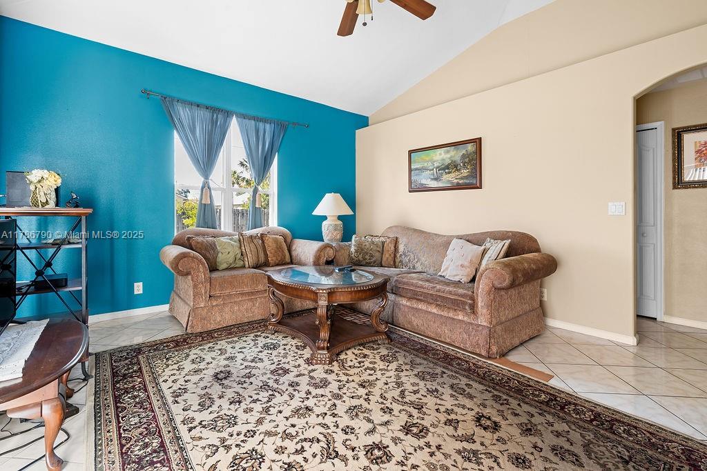 313 SE Husted Ter, Port St. Lucie