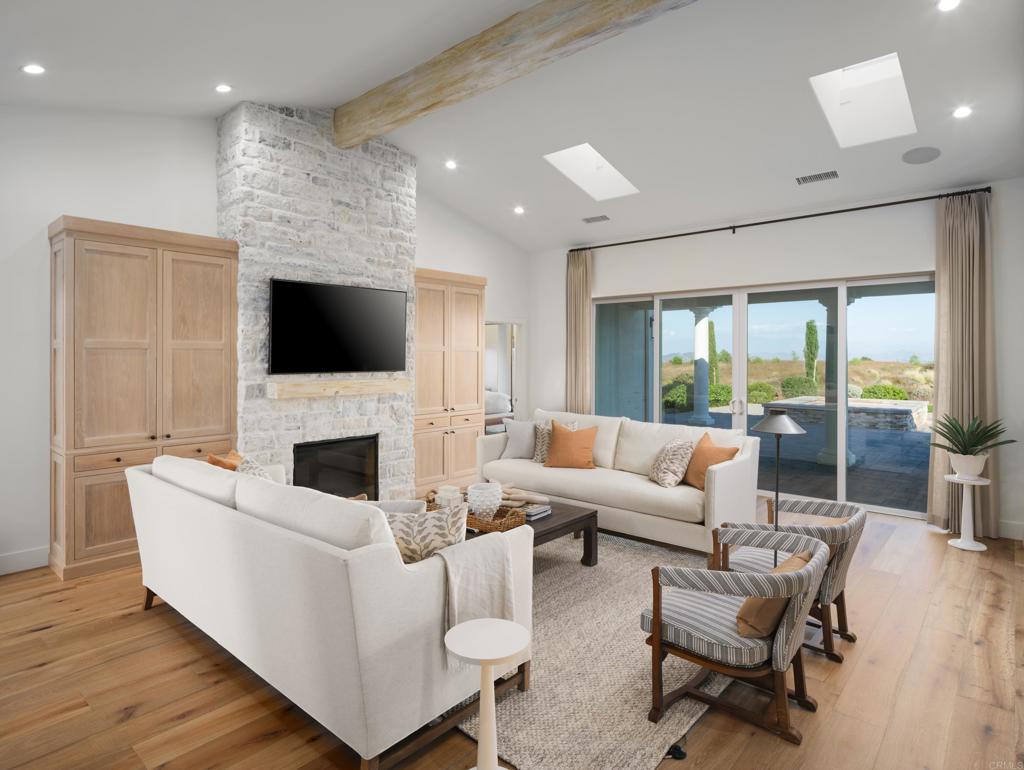 38895 Avenida Carolinas