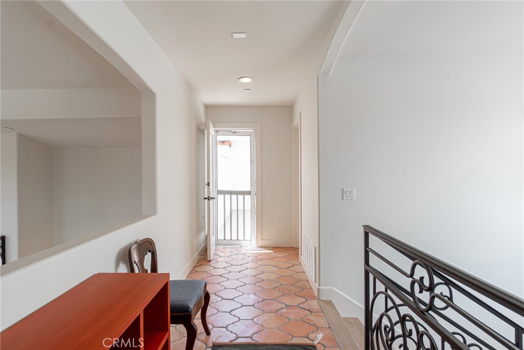 906 S Catalina Avenue Unit: C