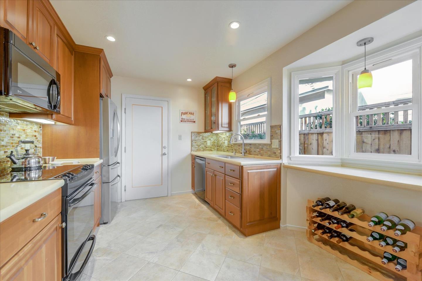 549 Emerald AVE
