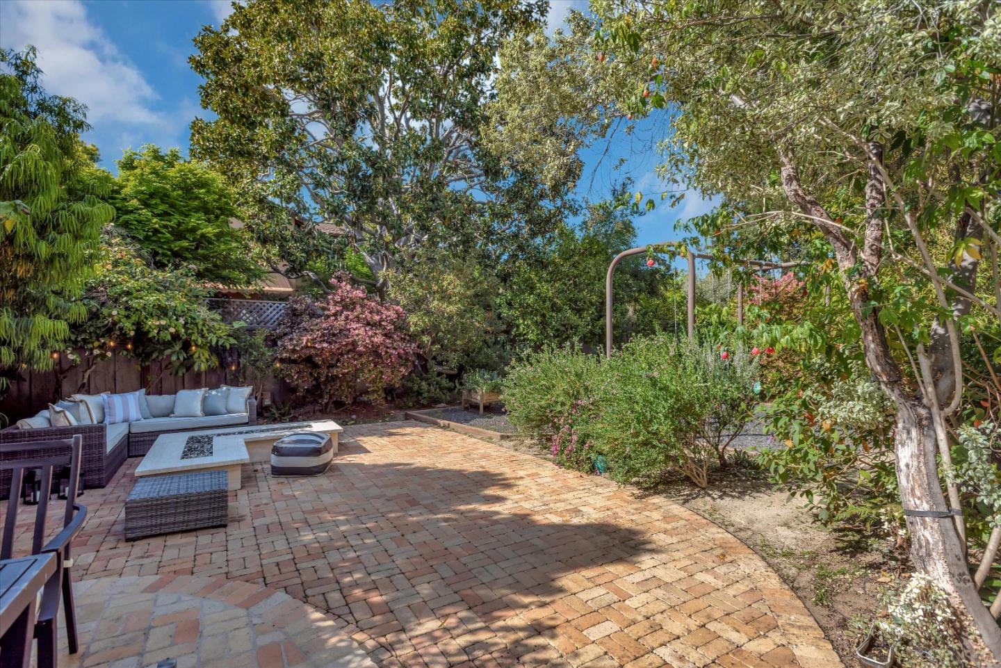 120 Colton AVE