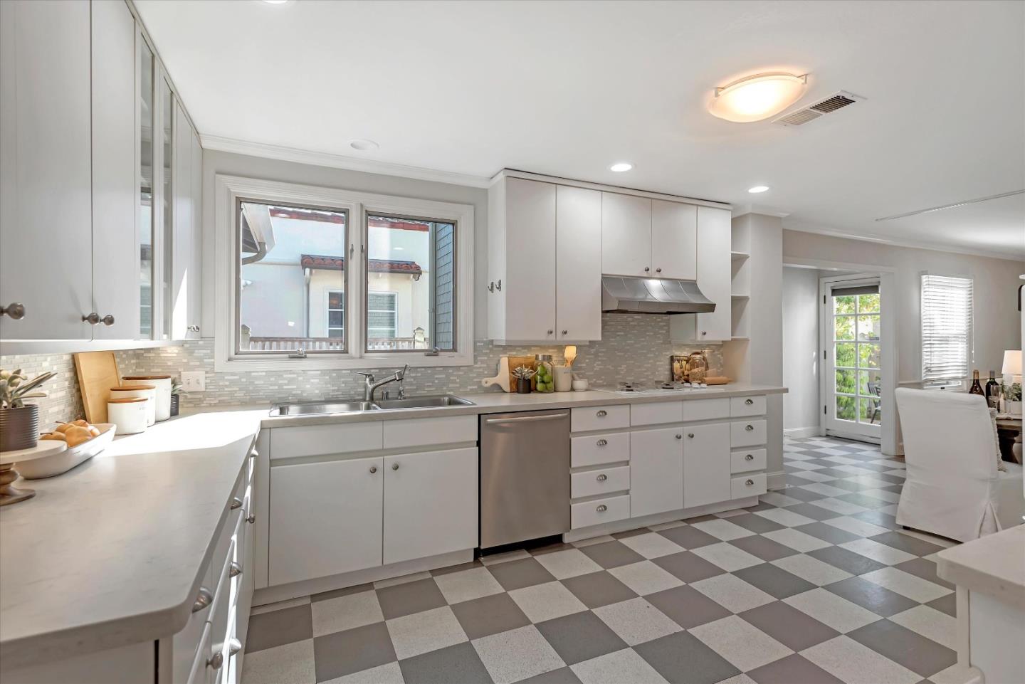 120 Colton AVE
