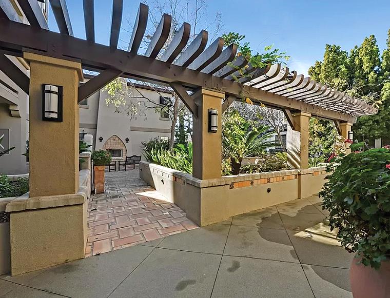 633 Elm Street Unit: 304
