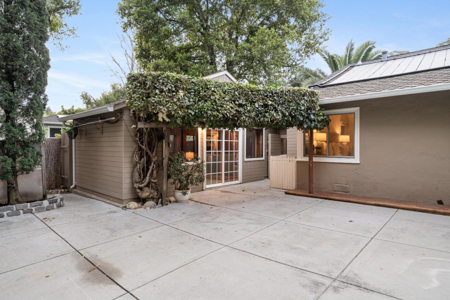 1503 Ralston AVE