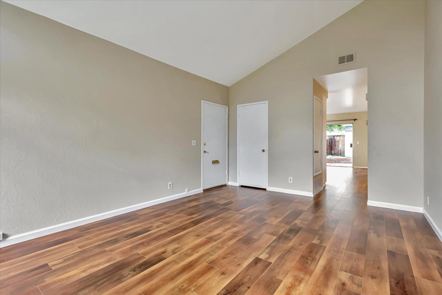 1044 Eagle Lane