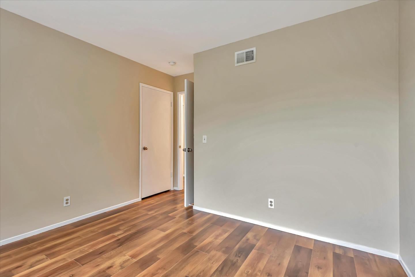 1044 Eagle Lane