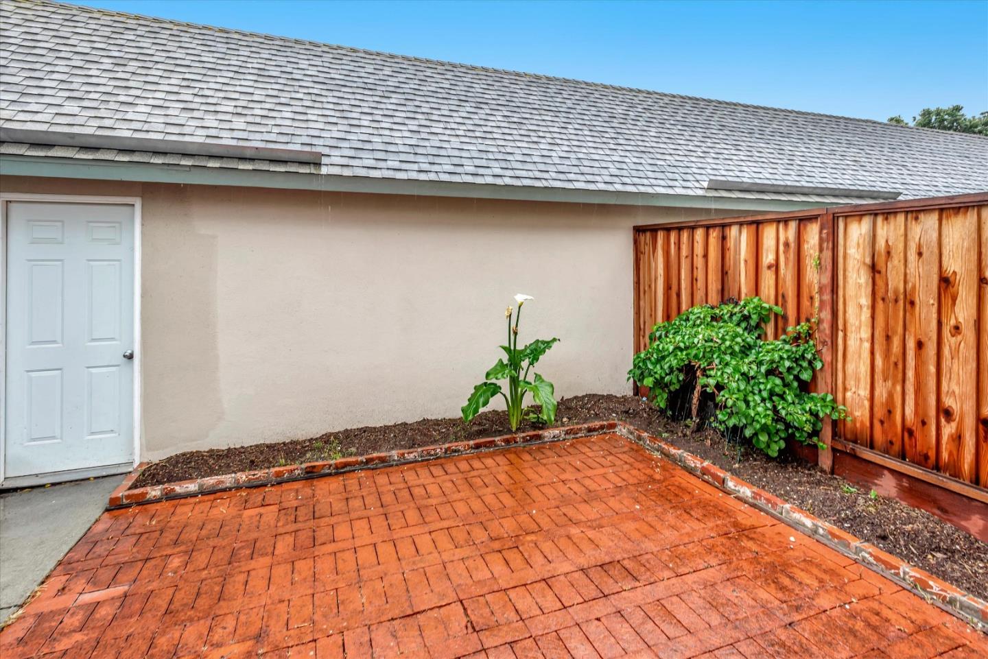 1044 Eagle Lane