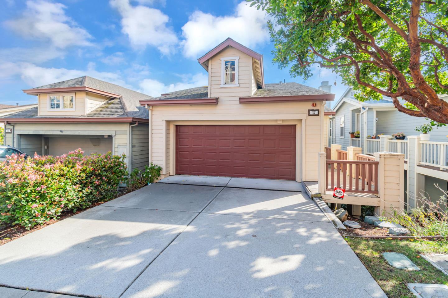 37 Pointe View PL