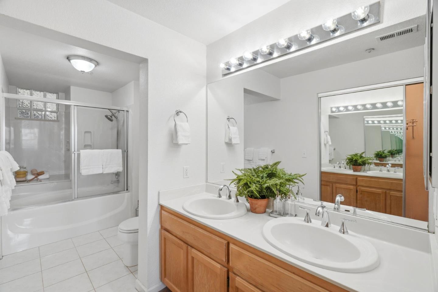 500 Baltic Circle 506