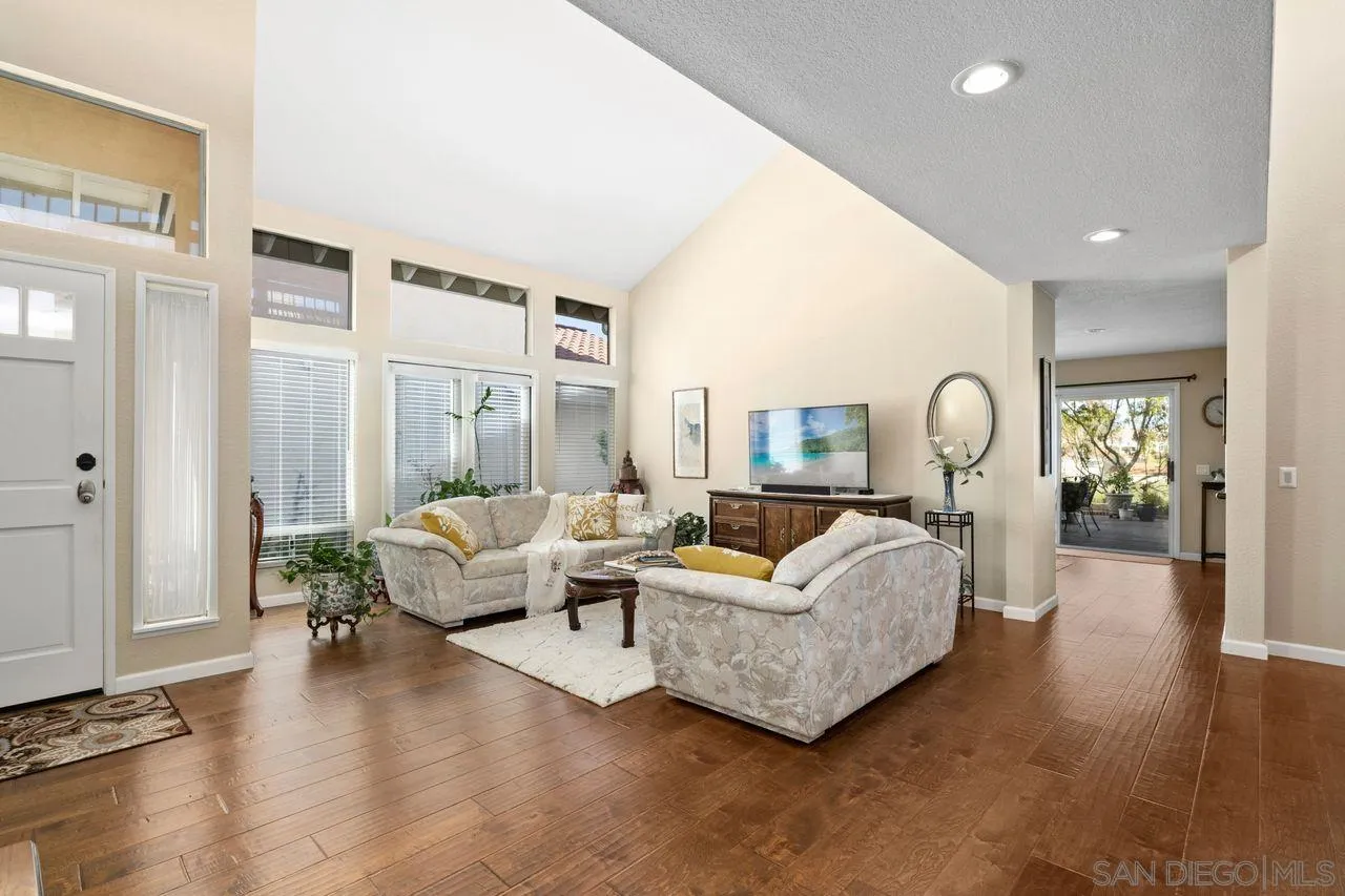 11752 Caminito Corriente