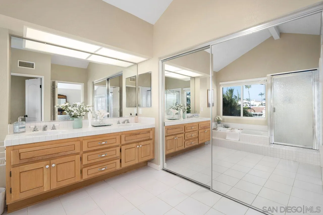 11752 Caminito Corriente