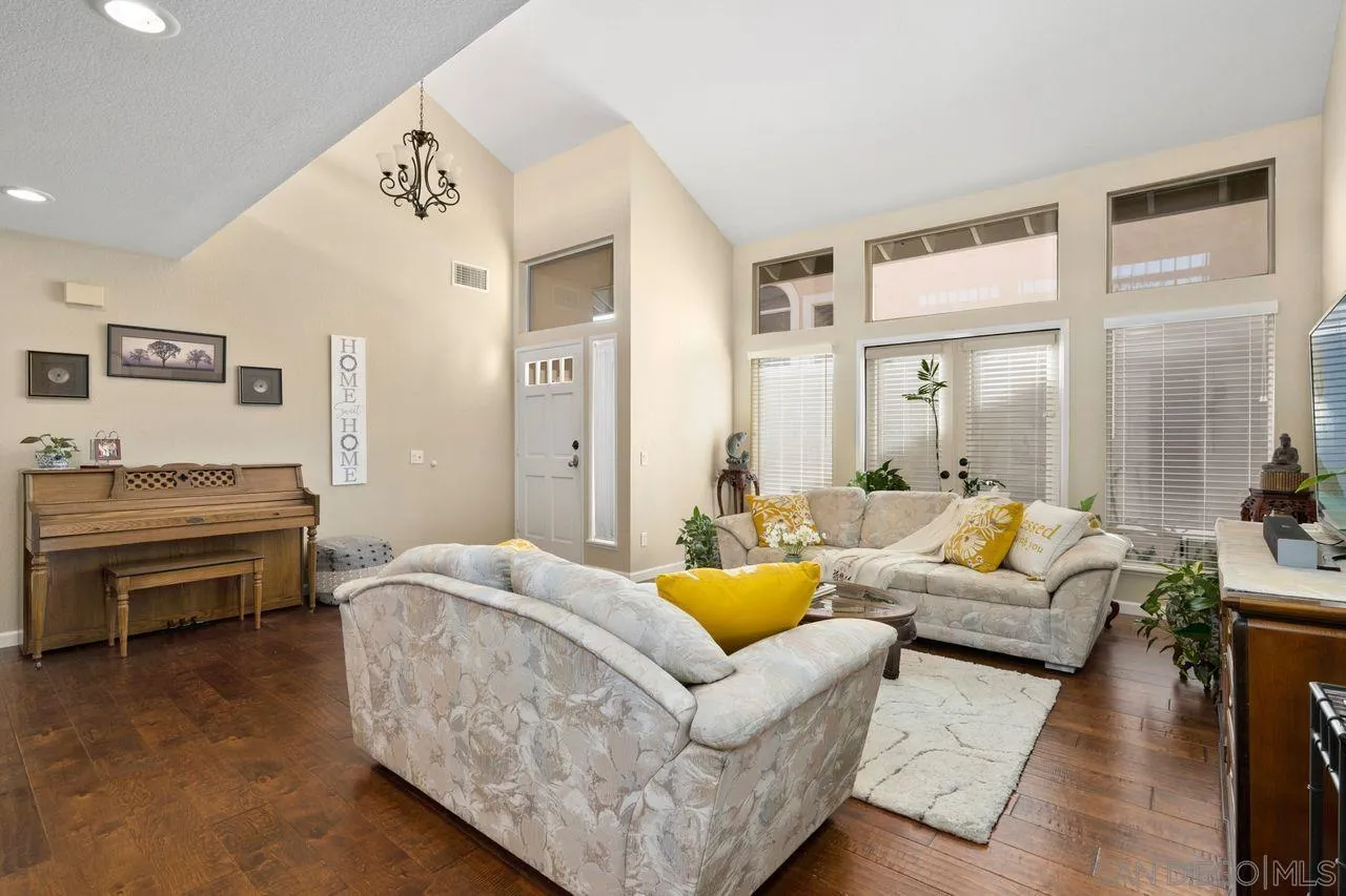 11752 Caminito Corriente