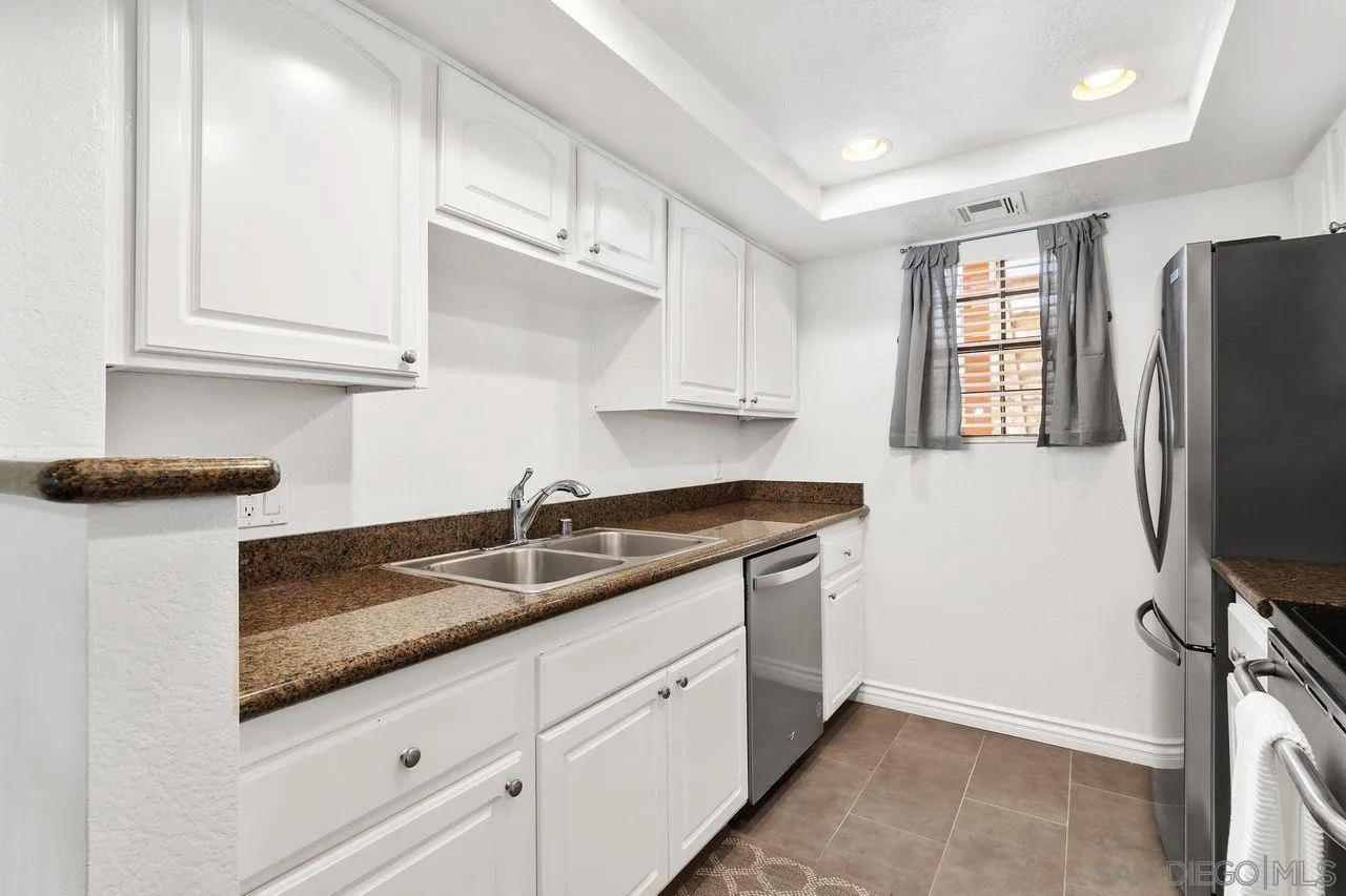 12055 Alta Carmel Ct # 175