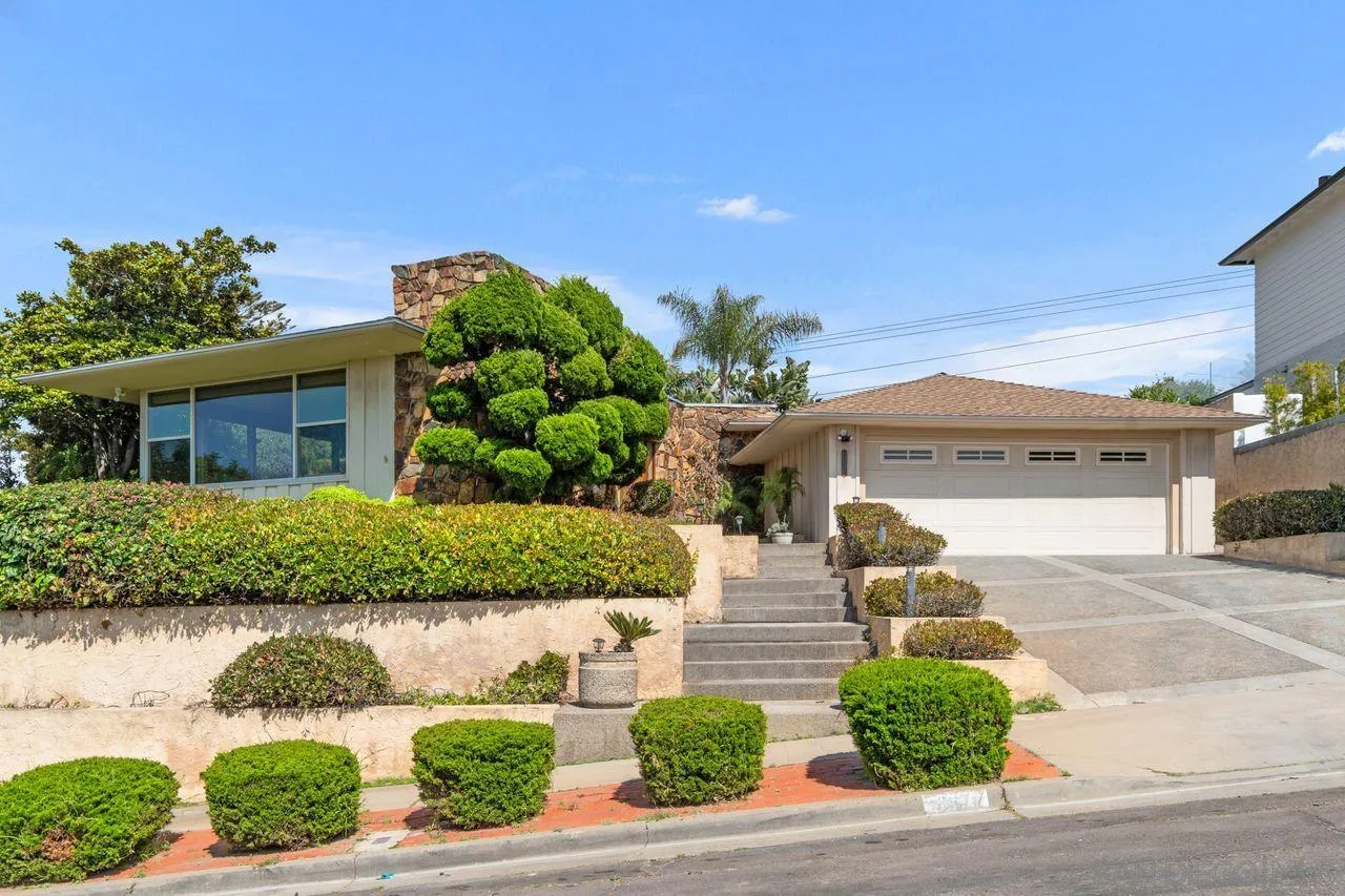 6671 Avenida La Reina