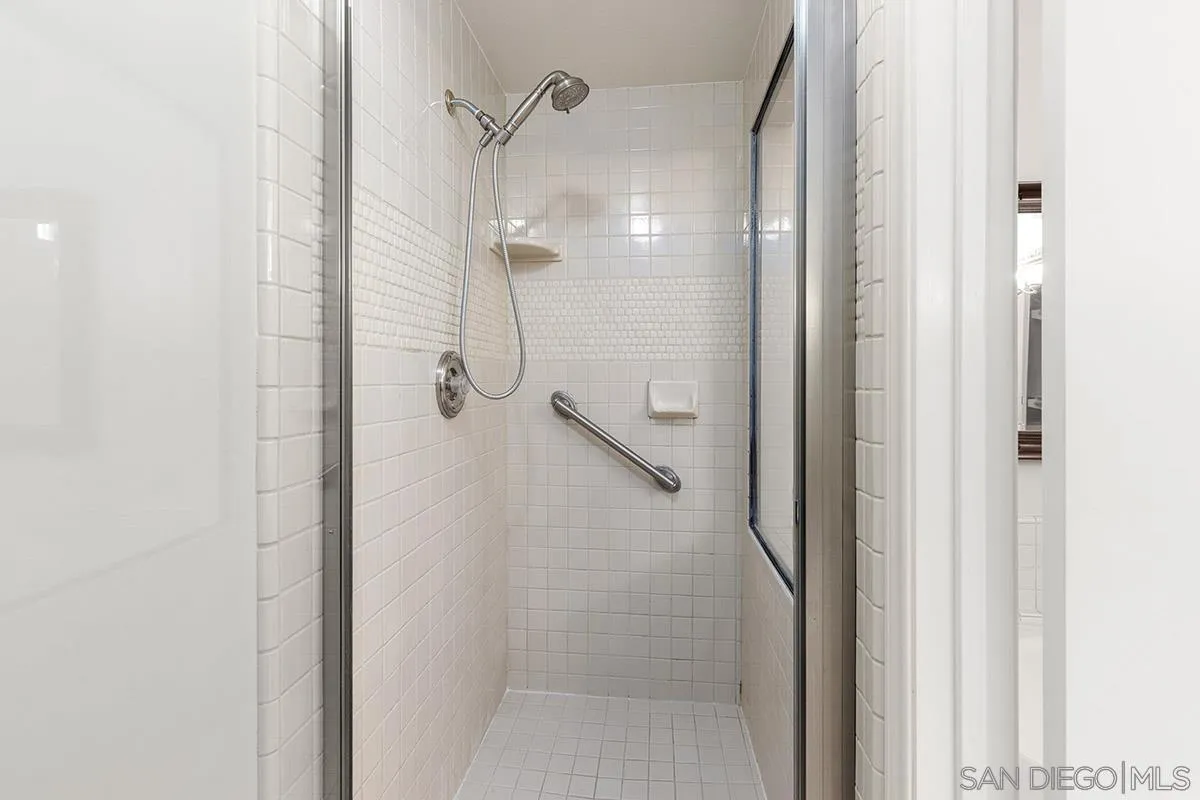 17573 Bocage Pt