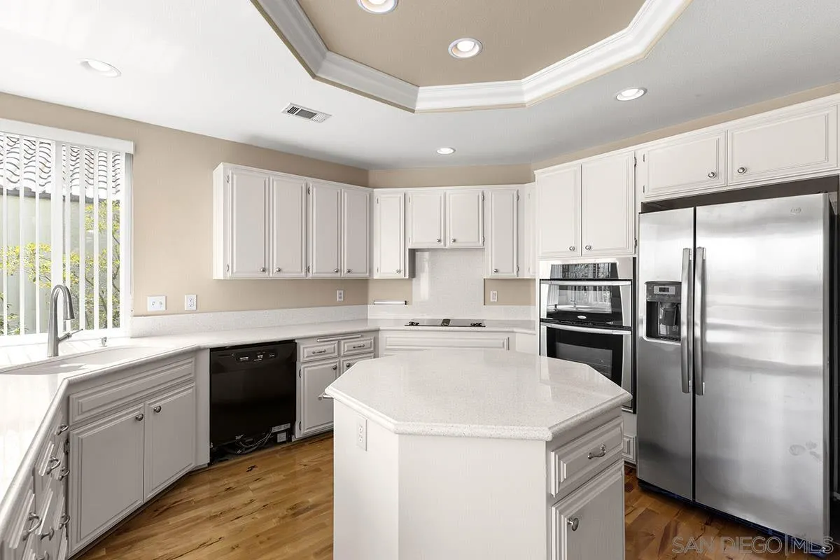 17573 Bocage Pt