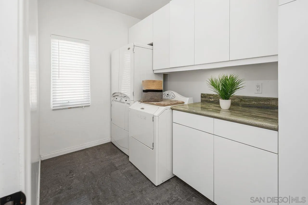 410-412 Woodland Lane