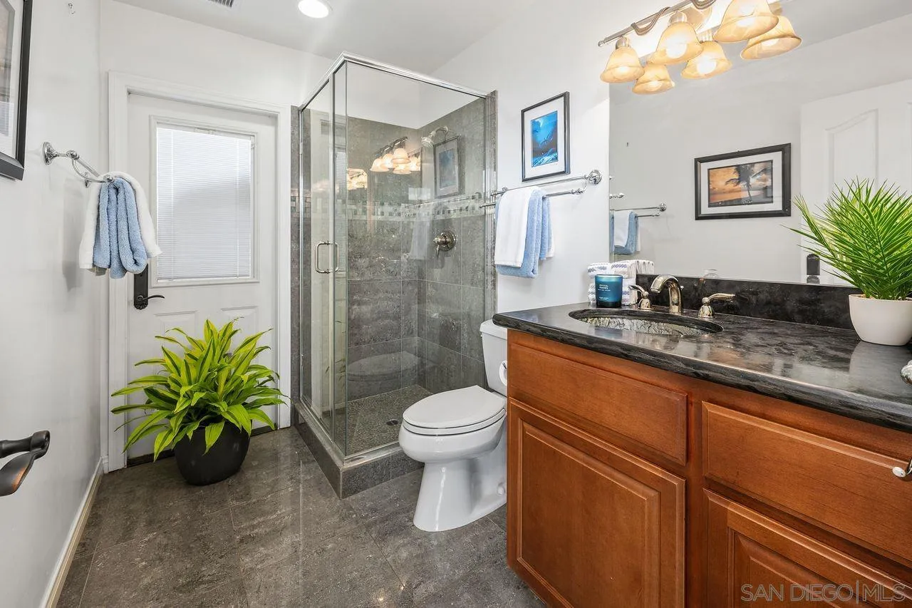 410-412 Woodland Lane